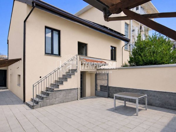 casa indipendente in vendita a Vercelli