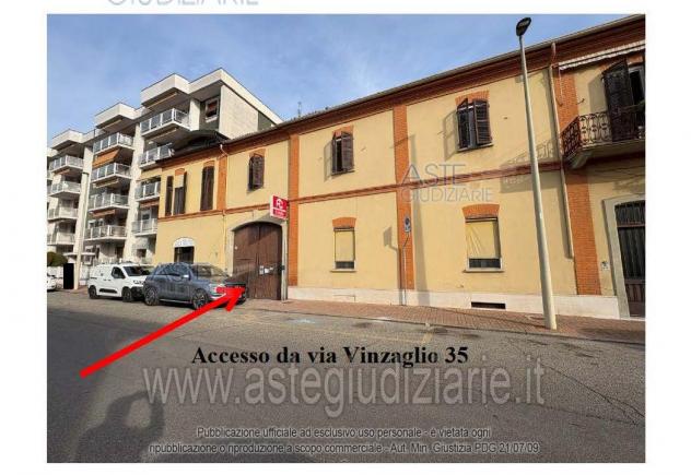 locale commerciale in vendita a Vercelli