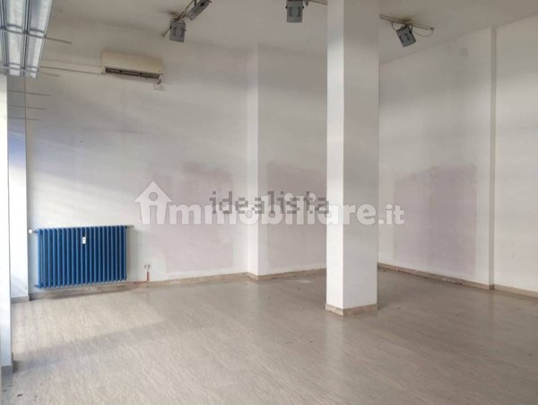 locale commerciale in vendita a Vercelli in zona Corso Prestinari