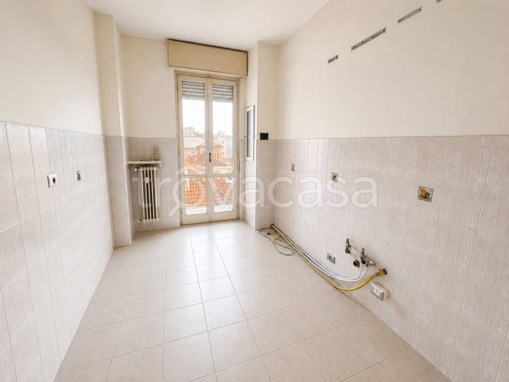 appartamento in vendita a Vercelli in zona Via Massaua