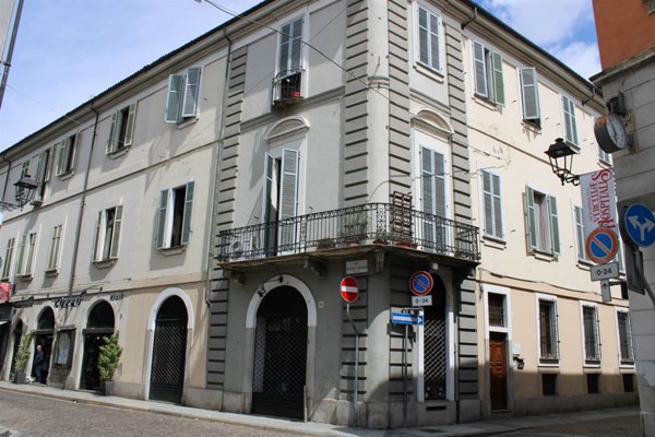 negozio in vendita a Vercelli in zona Centro Città