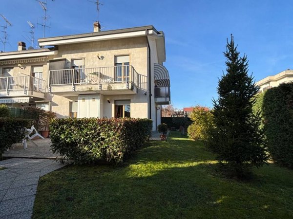 casa indipendente in vendita a Vercelli in zona Porta Torino