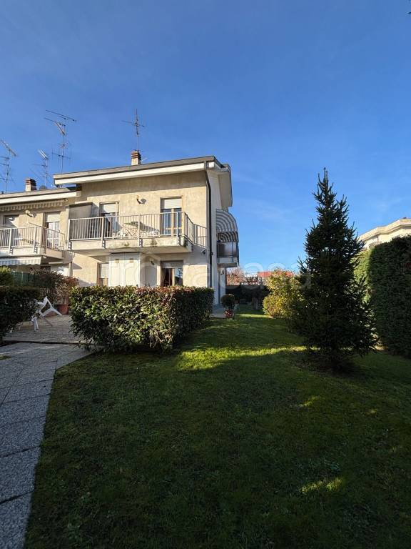 casa indipendente in vendita a Vercelli in zona Centro Città