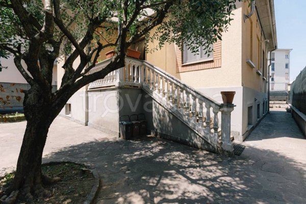 casa indipendente in vendita a Vercelli