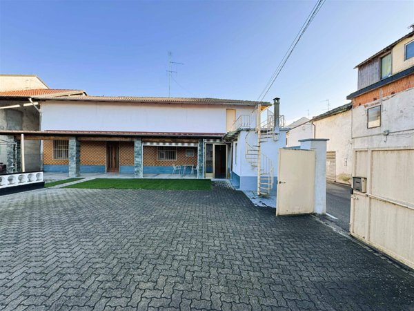 casa indipendente in vendita a Vercelli