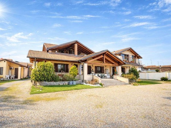 casa indipendente in vendita a Vercelli