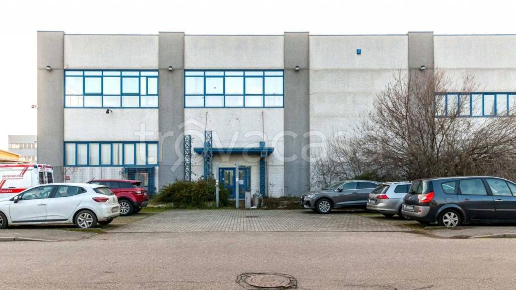 locale commerciale in vendita a Vercelli