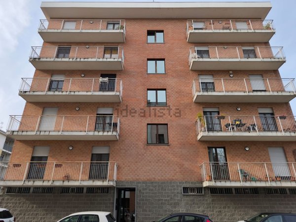 appartamento in vendita a Vercelli in zona Corso Tanaro