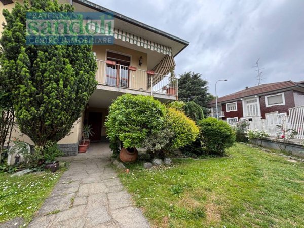 casa indipendente in vendita a Vercelli in zona Centro Città