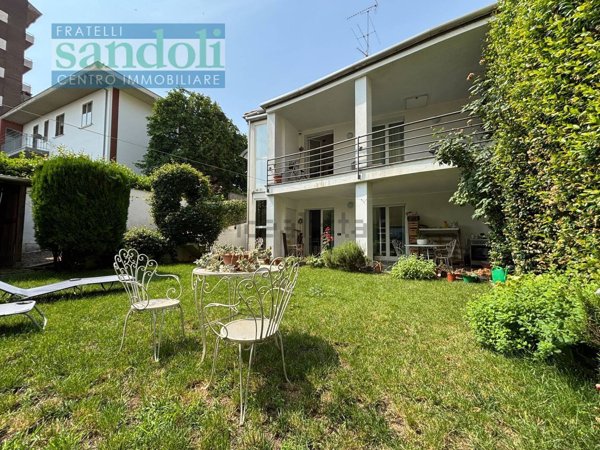 casa indipendente in vendita a Vercelli in zona Corso Italia