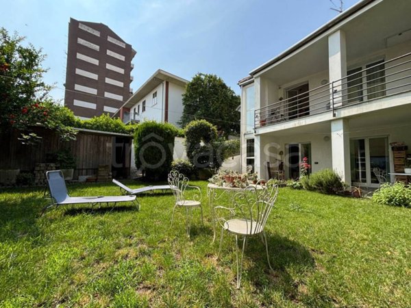 casa indipendente in vendita a Vercelli in zona Corso Italia