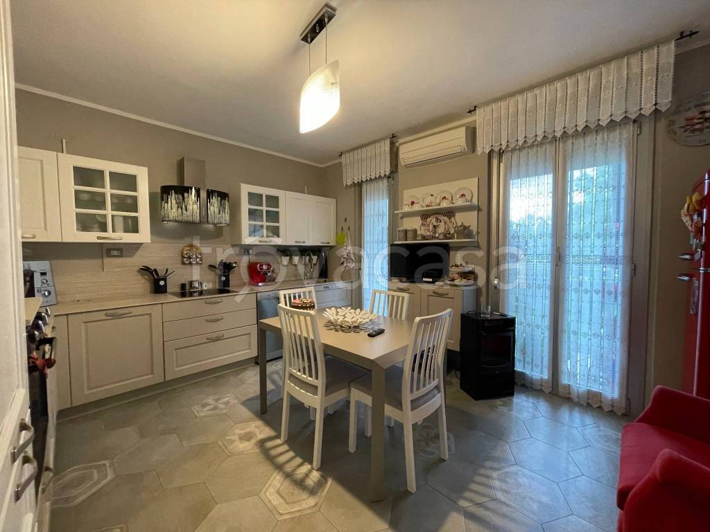 appartamento in vendita a Vercelli in zona Cappuccini