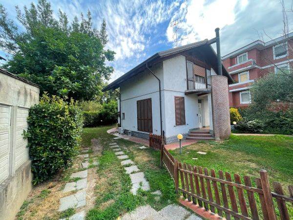 casa indipendente in vendita a Vercelli