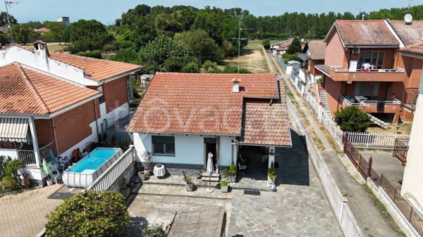 casa indipendente in vendita a Vercelli in zona Cappuccini