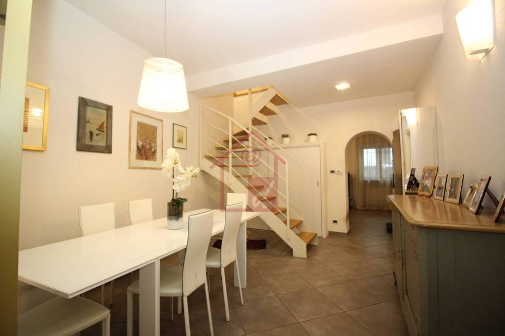 casa indipendente in vendita a Vercelli in zona Centro Città