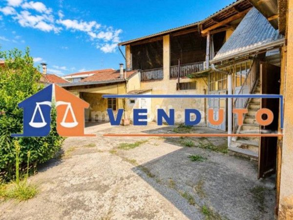casa indipendente in vendita a Vercelli in zona Cappuccini