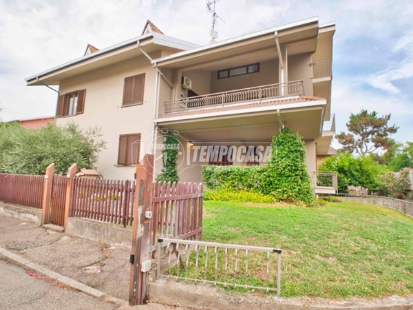 casa indipendente in vendita a Vercelli
