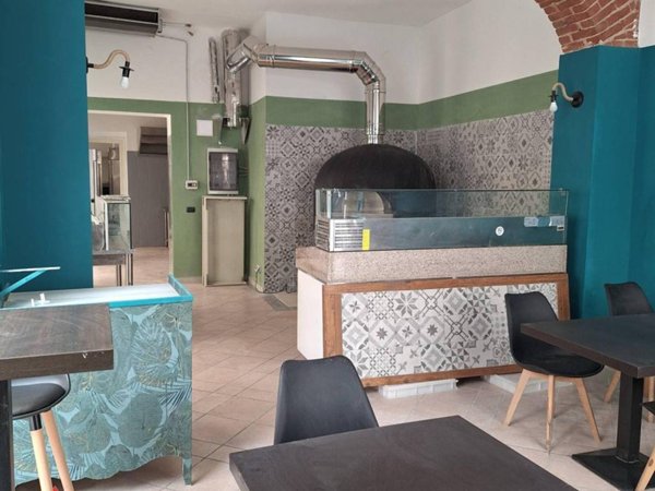 negozio in vendita a Vercelli in zona Centro Città