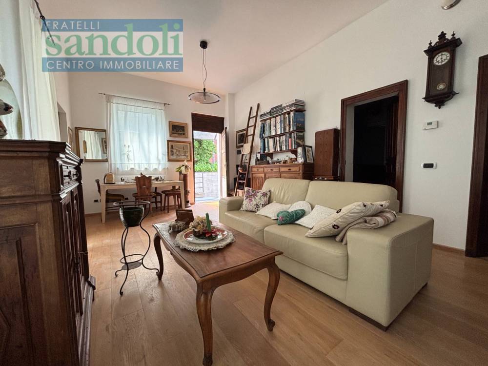 casa indipendente in vendita a Vercelli in zona Corso Italia