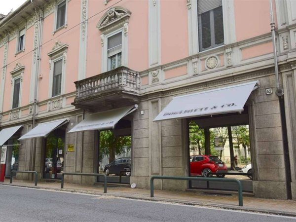 negozio in vendita a Vercelli in zona Centro Città