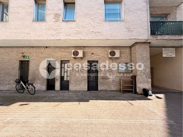 locale di sgombero in vendita a Vercelli in zona Centro Città