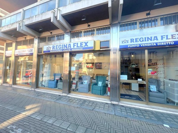 locale commerciale in vendita a Vercelli in zona Corso Prestinari