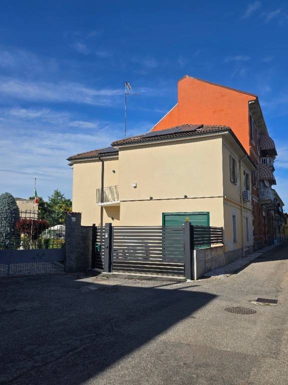casa indipendente in vendita a Vercelli in zona Centro Città