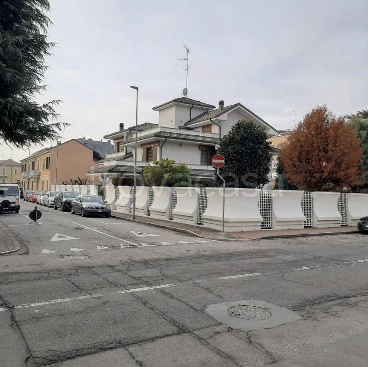 casa indipendente in vendita a Vercelli