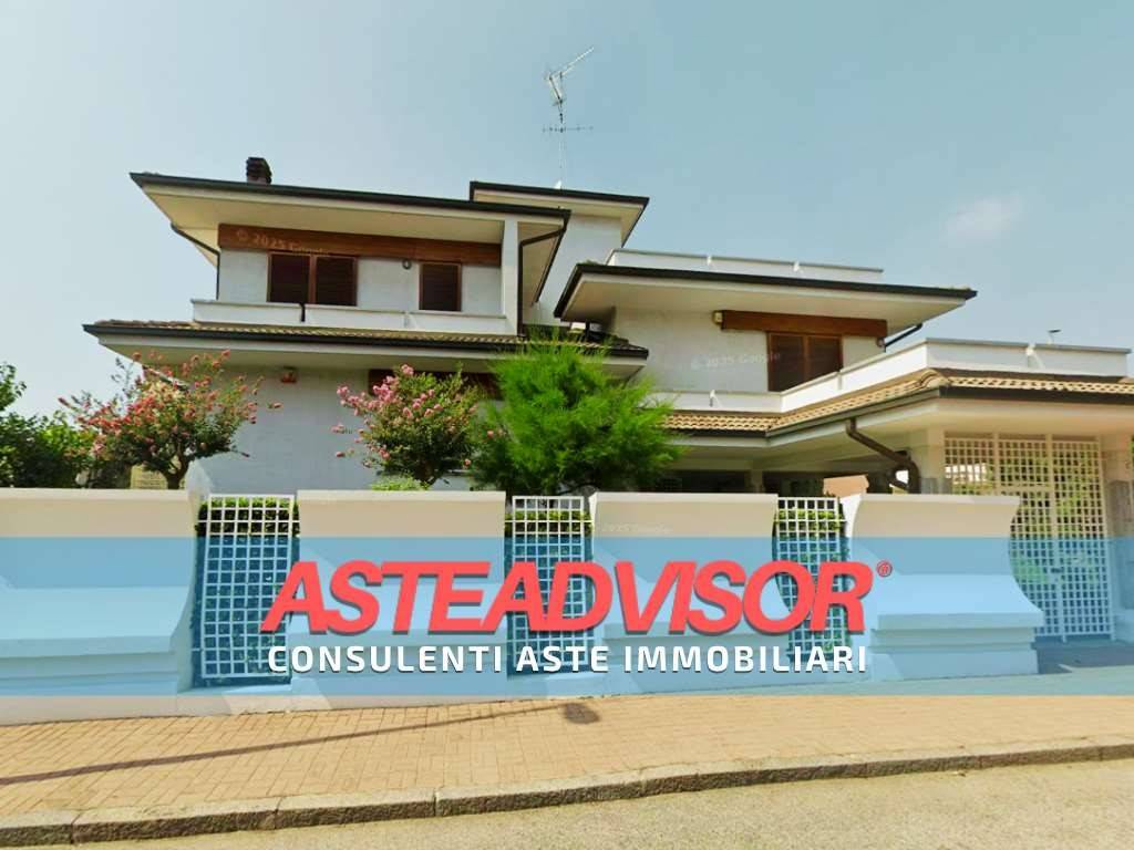 casa indipendente in vendita a Vercelli in zona Via Massaua