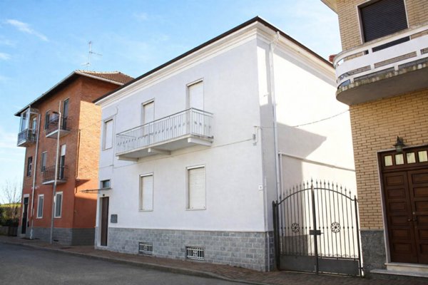casa indipendente in vendita a Vercelli in zona Centro Città