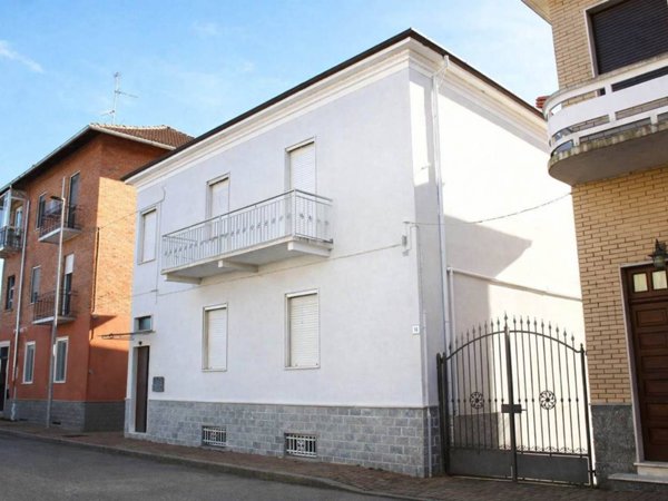 casa indipendente in vendita a Vercelli in zona Centro Città