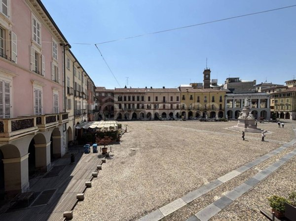 appartamento in vendita a Vercelli in zona Centro Città