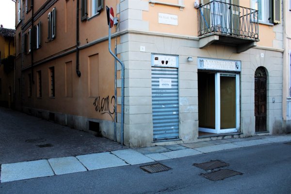 negozio in vendita a Vercelli in zona Centro Città