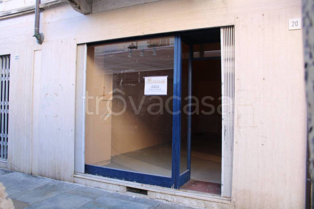 negozio in vendita a Vercelli in zona Centro Città