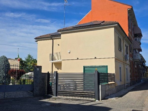 casa indipendente in vendita a Vercelli in zona Centro Città