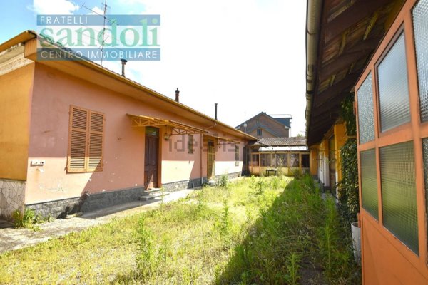 casa indipendente in vendita a Vercelli in zona Campora