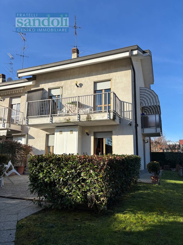 casa indipendente in vendita a Vercelli in zona Corso Prestinari