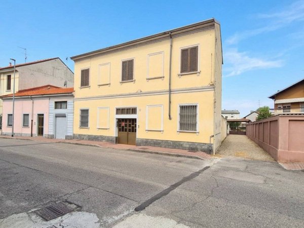 casa indipendente in vendita a Vercelli in zona Zona Belvedere