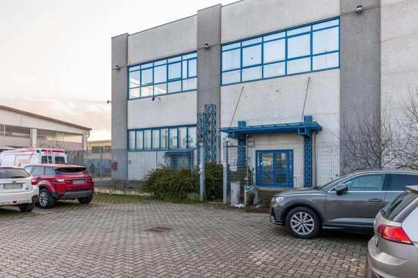 locale di sgombero in vendita a Vercelli
