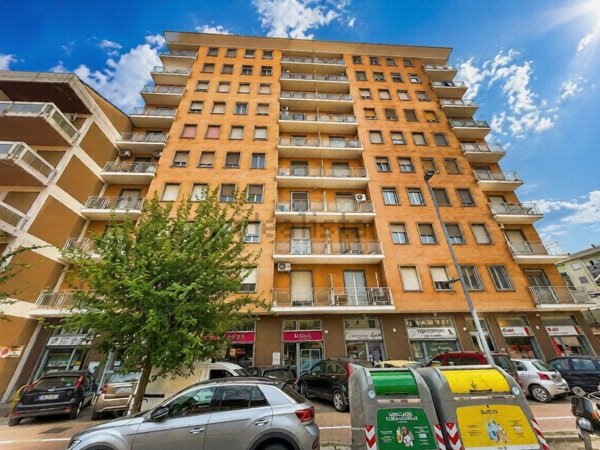 appartamento in vendita a Vercelli in zona Corso Prestinari