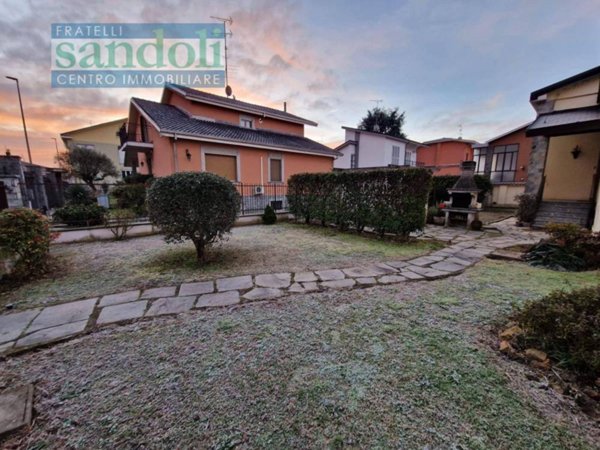 casa indipendente in vendita a Vercelli
