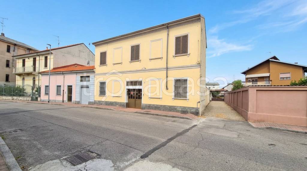 casa indipendente in vendita a Vercelli in zona Zona Belvedere