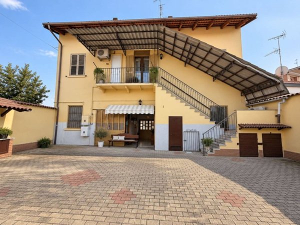 casa indipendente in vendita a Vercelli