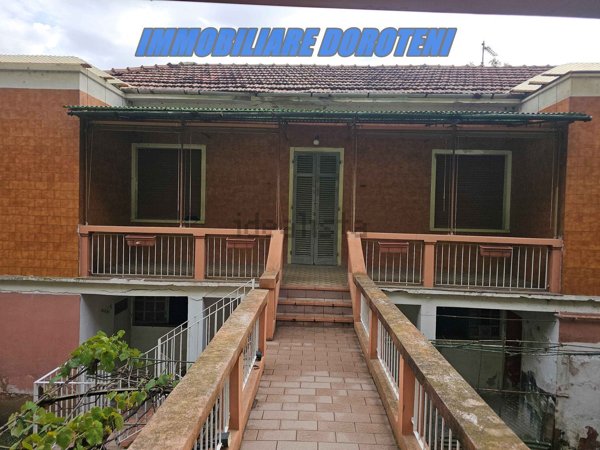 casa indipendente in vendita a Vercelli
