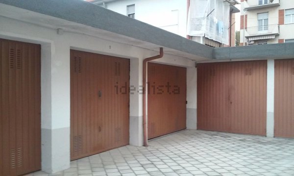 box auto in vendita a Vercelli in zona Corso Italia