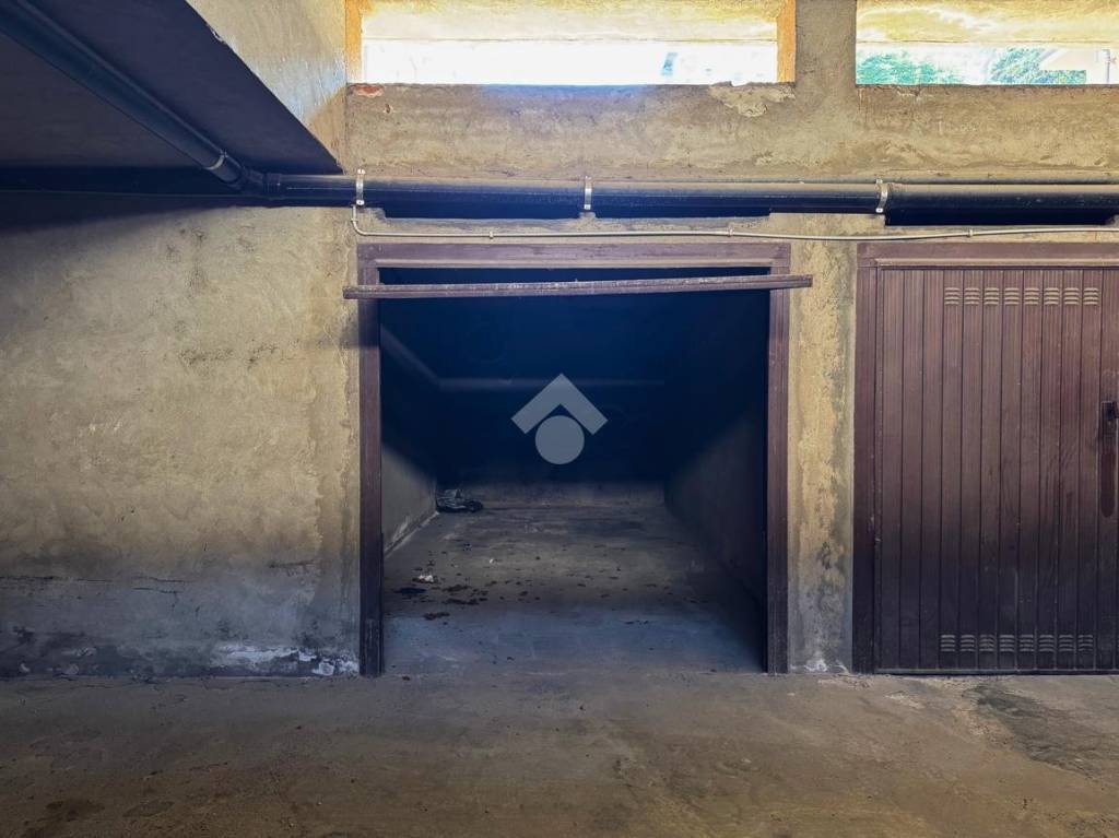 box auto in vendita a Vercelli in zona Centro Città