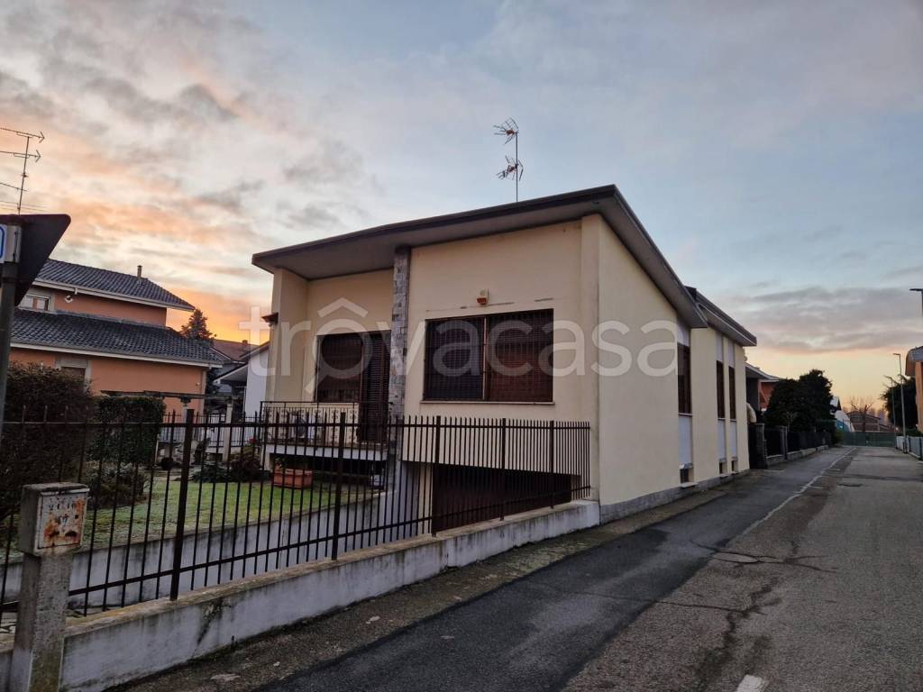 casa indipendente in vendita a Vercelli