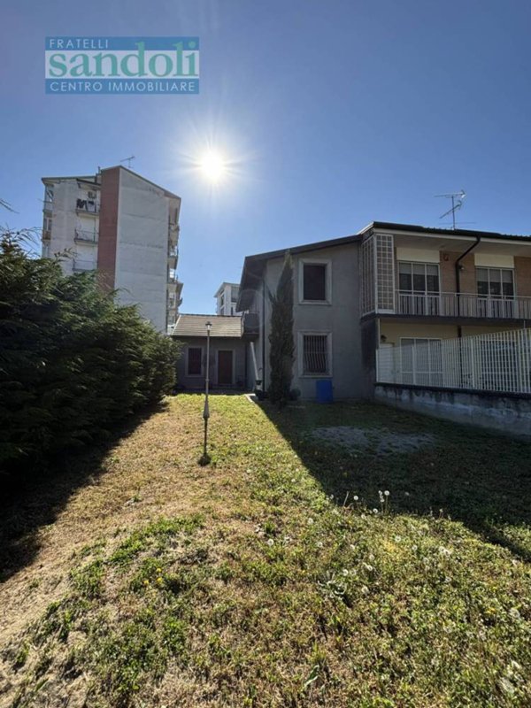 casa indipendente in vendita a Vercelli in zona Ospedale
