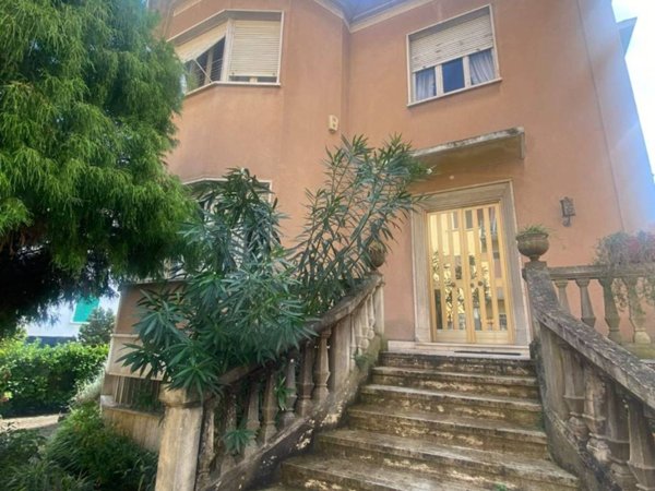 casa indipendente in vendita a Vercelli in zona Via Massaua