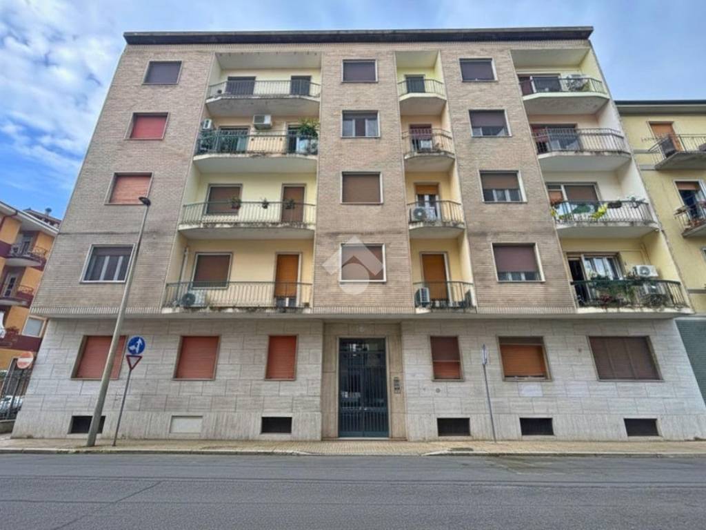 appartamento in vendita a Vercelli in zona Via Massaua